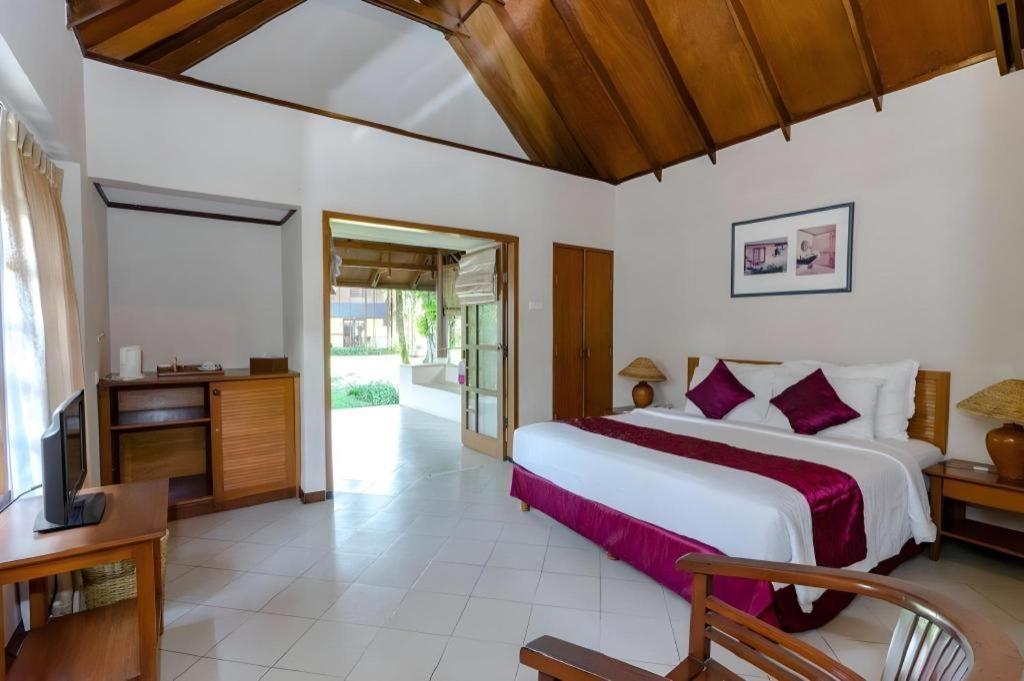 Tanjung Lesung Hotel Bagian luar foto